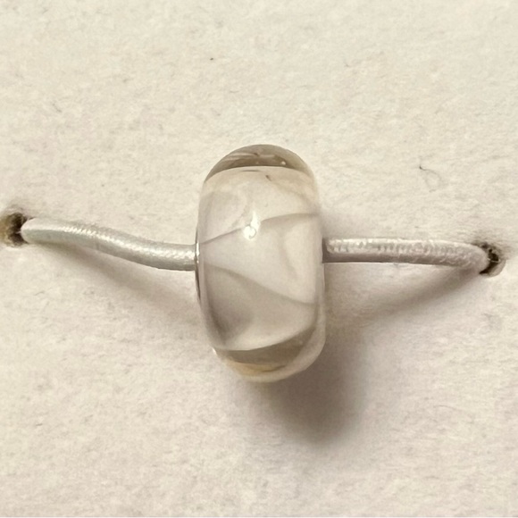 Trollbeads White Paperfold Murano Bead Charm EUC LAA #242 - Picture 1 of 4